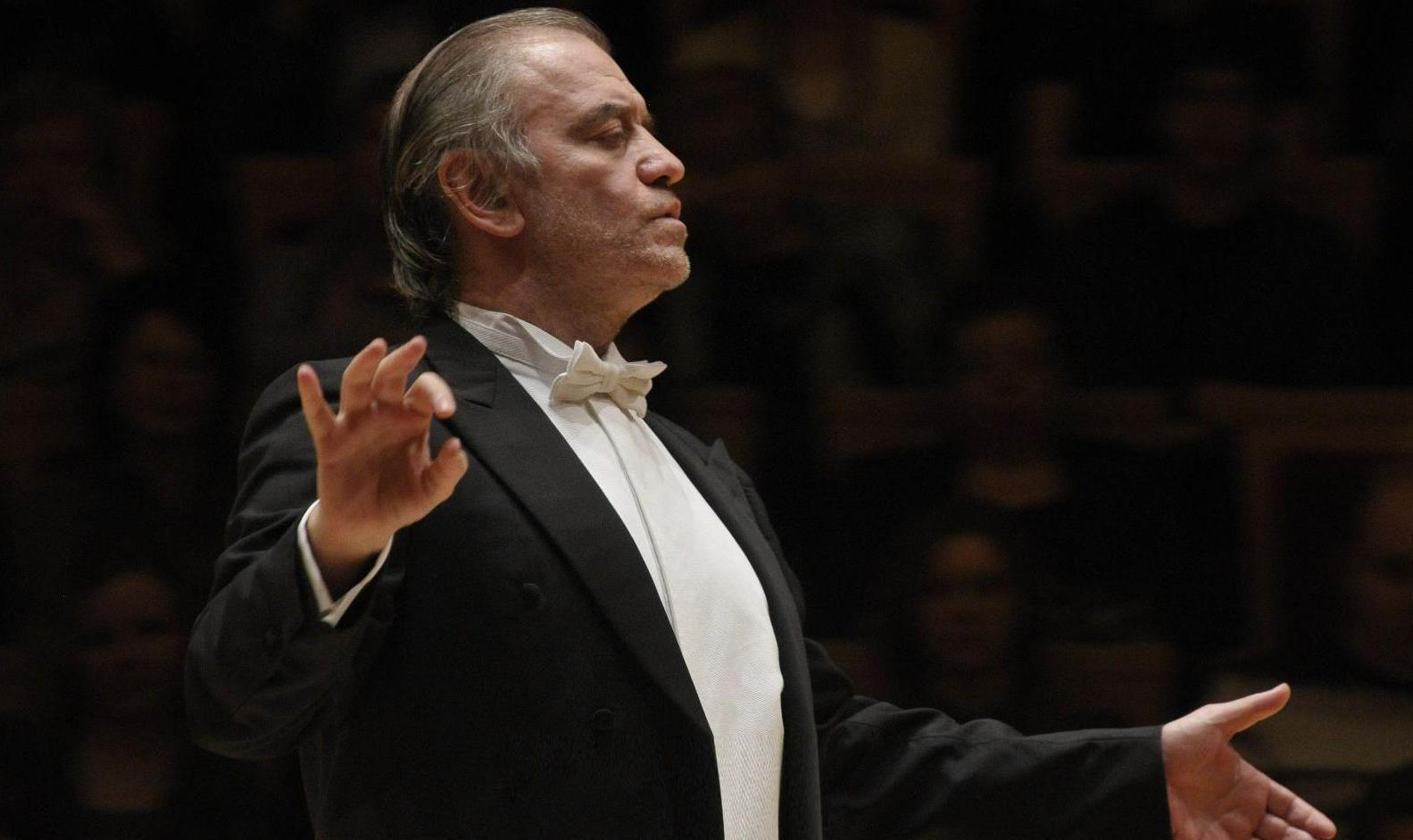 Объединеённый симфонический оркестр МТ и БТ, дирижёр — Валерий Гергиев