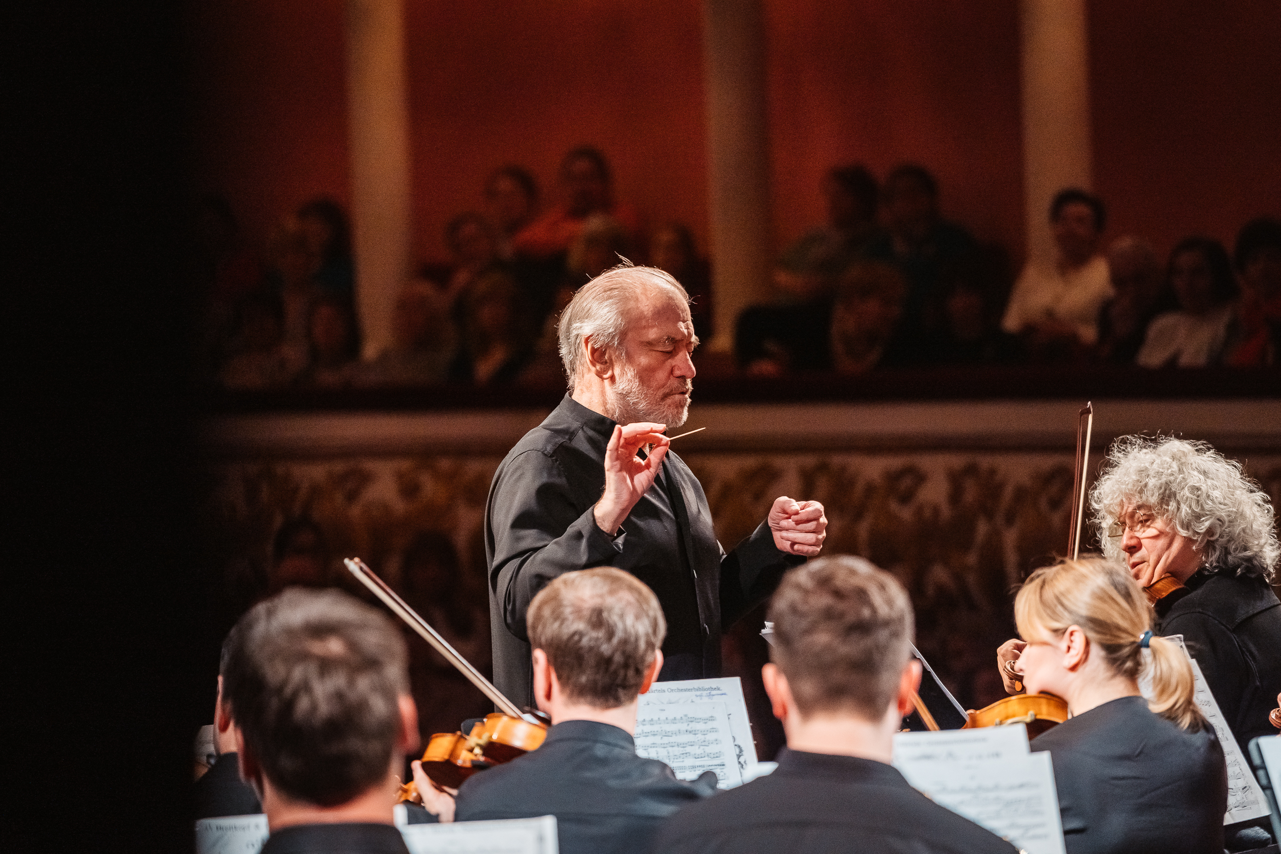 Объединеённый симфонический оркестр МТ и БТ, дирижёр — Валерий Гергиев