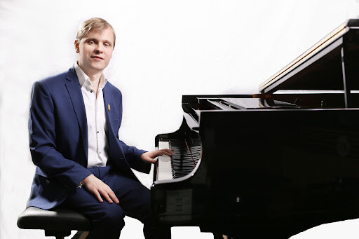 Даниил Крамер, фортепиано, Олег Аккуратов, фортепиано